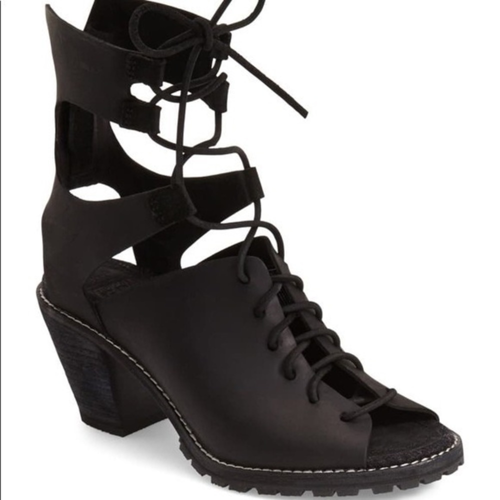 NWOT Woolrich Mohave Arroyo Black sandal/shootie